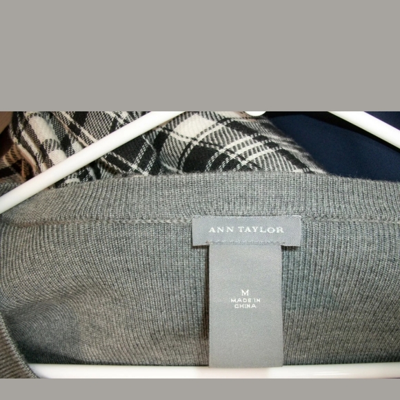 Ann Taylor Cardigan Sweater Merino Wool SZ m - Picture 2 of 5